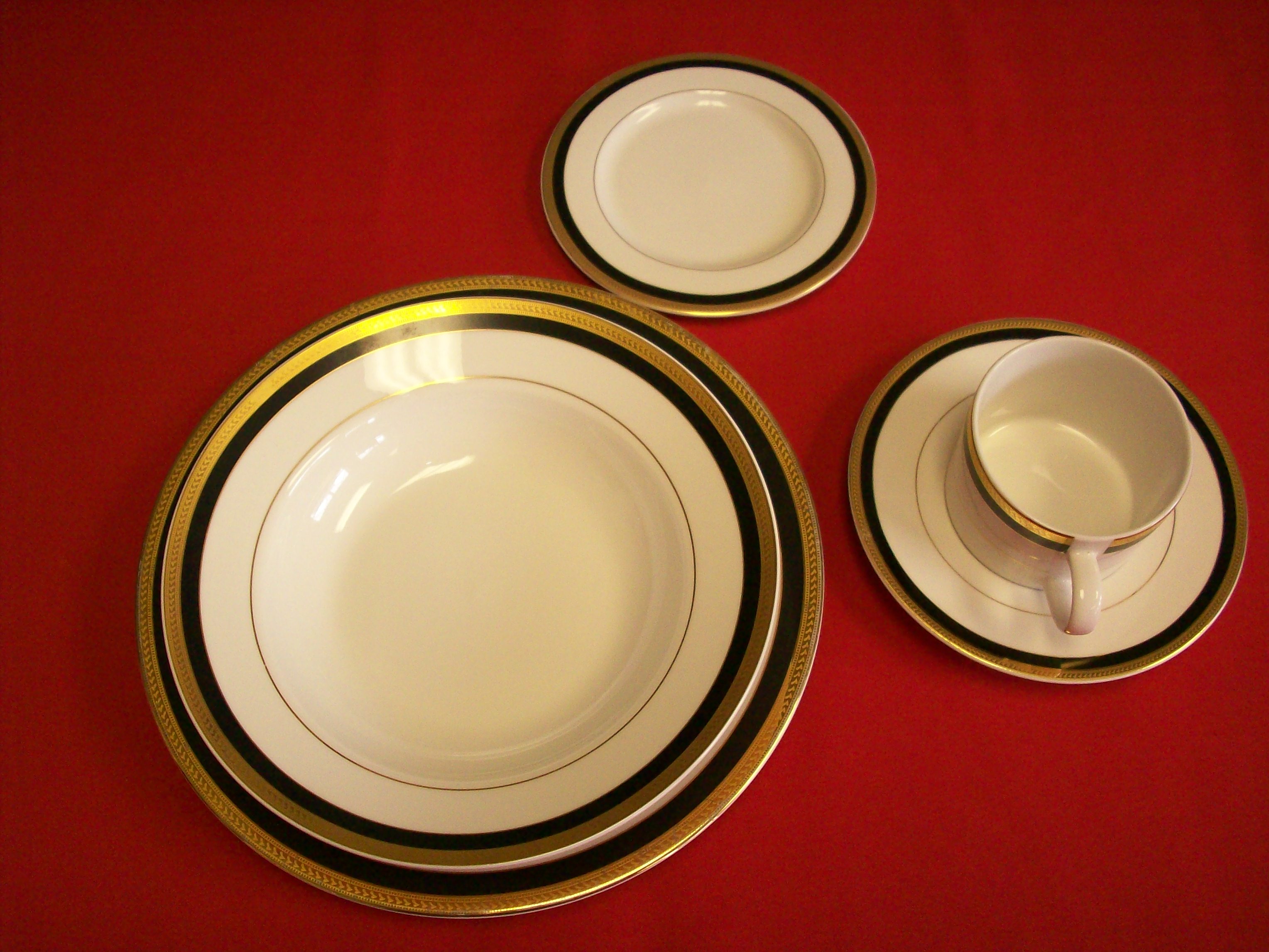 Mikasa Fine China Black Onyx w/Gold Dinner Plate 